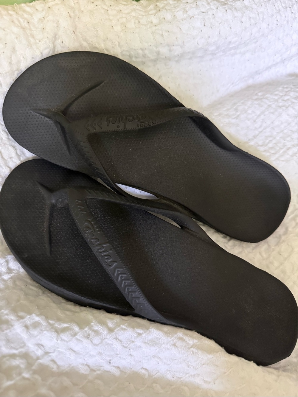 Archie’s black Women's Flip Flop Sandals SIZE 7